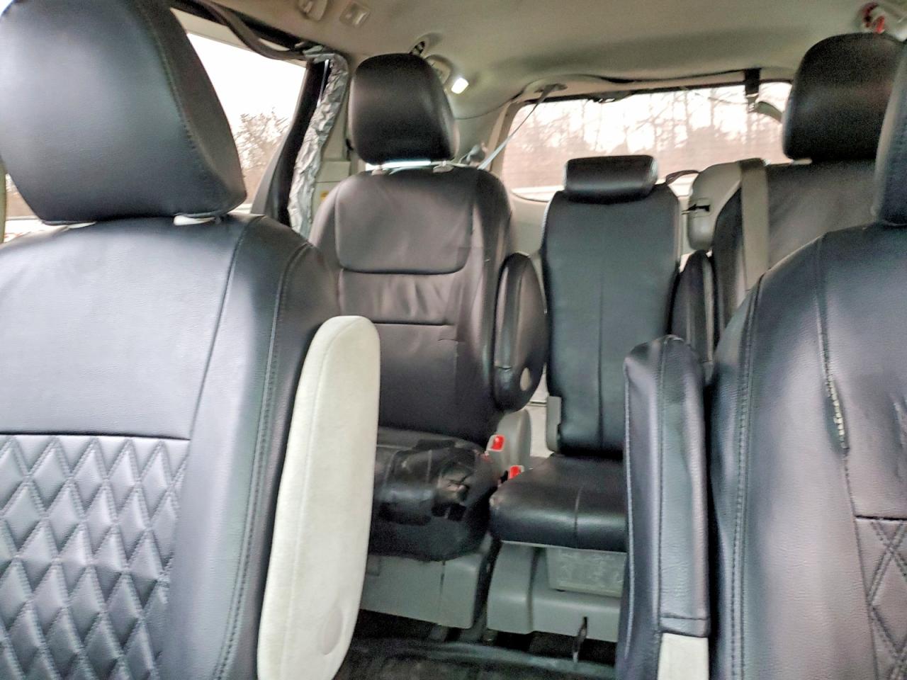 2014 TOYOTA SIENNA photo 10