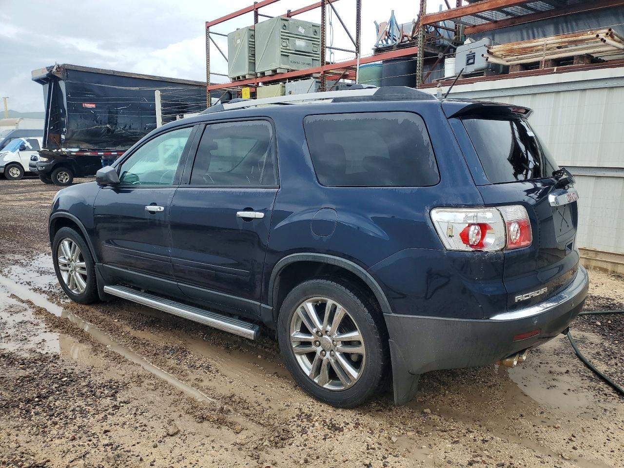 2011 GMC ACADIA SLE photo 2