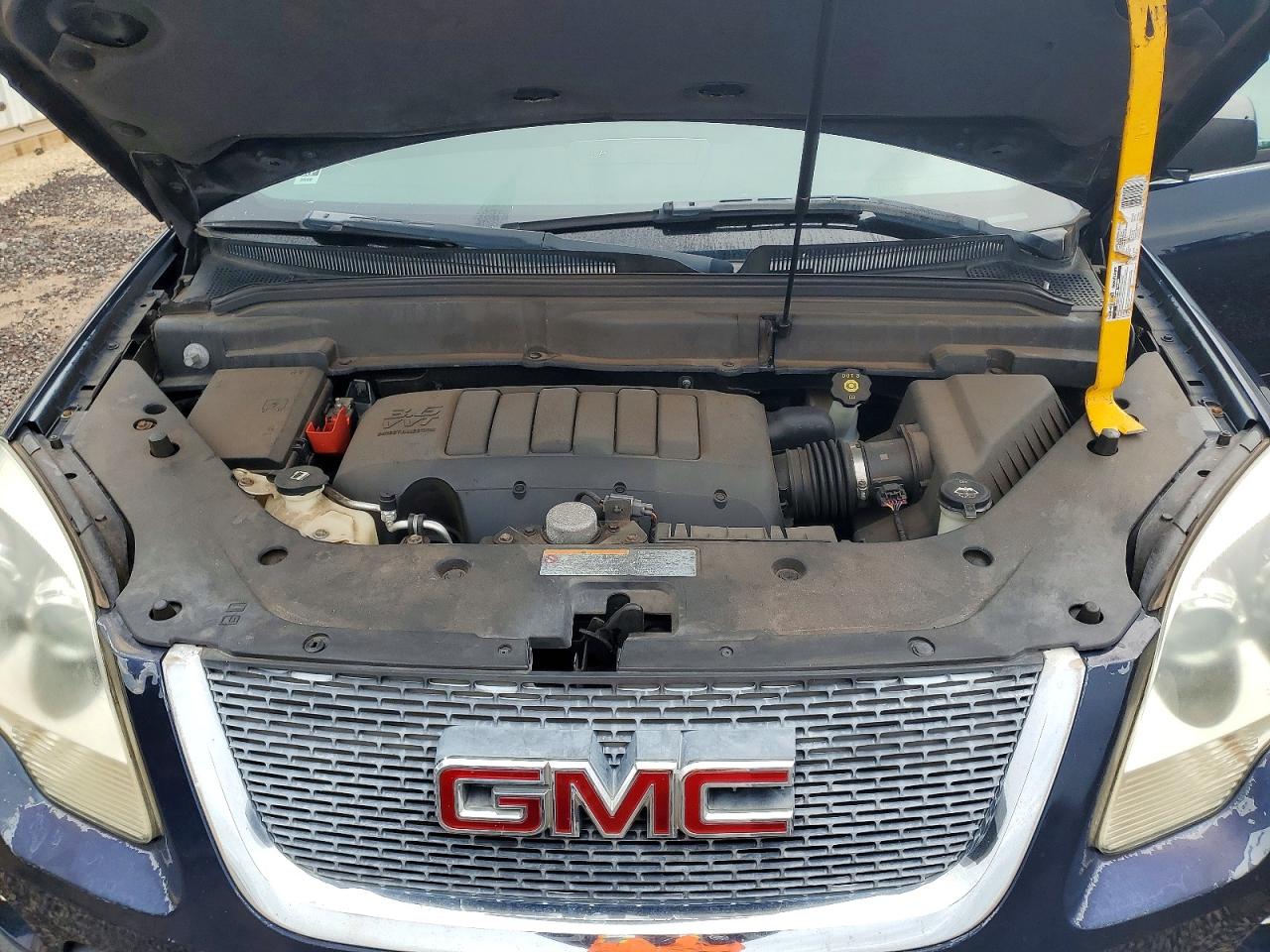 2011 GMC ACADIA SLE photo 12