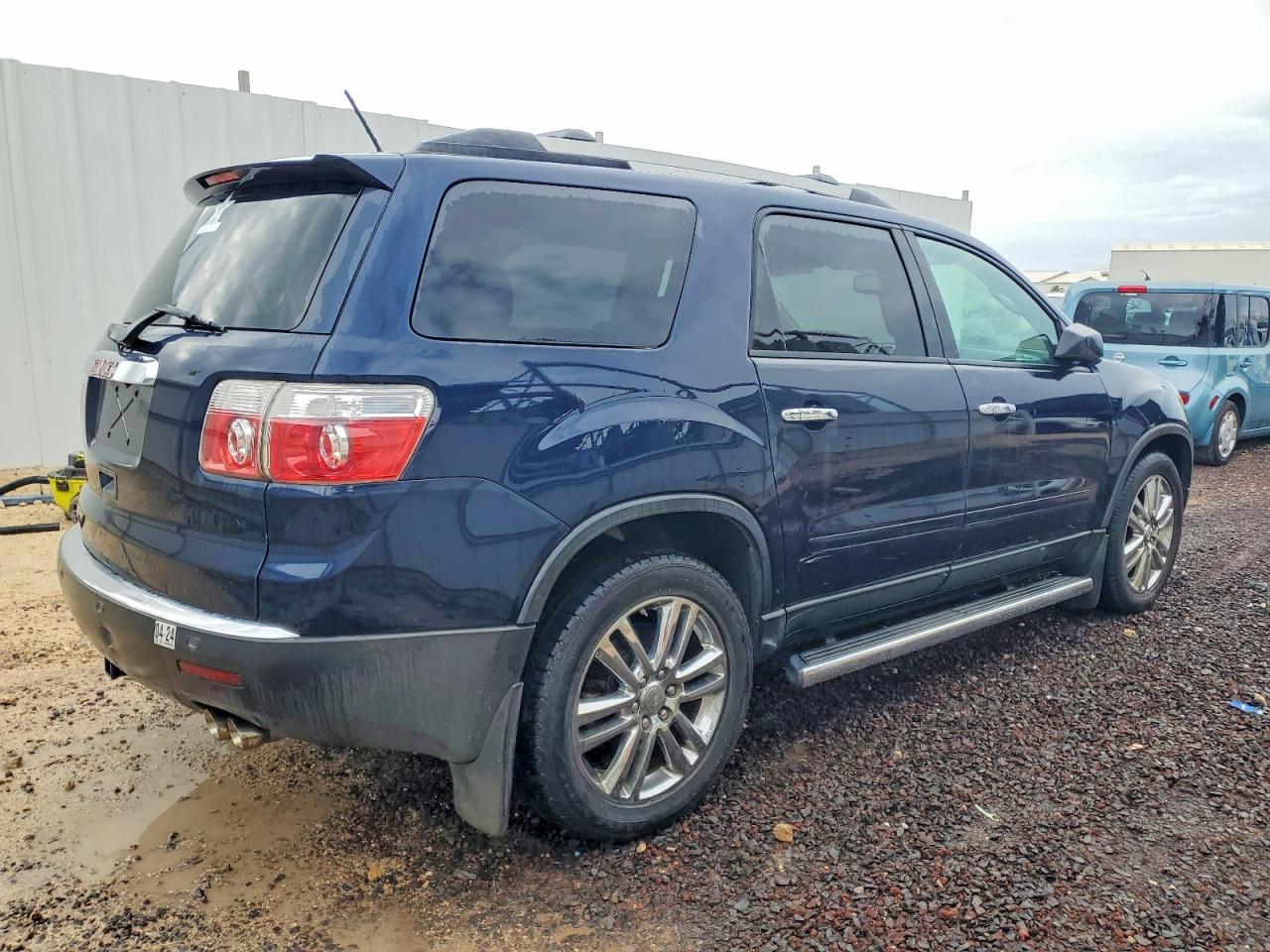 2011 GMC ACADIA SLE photo 3