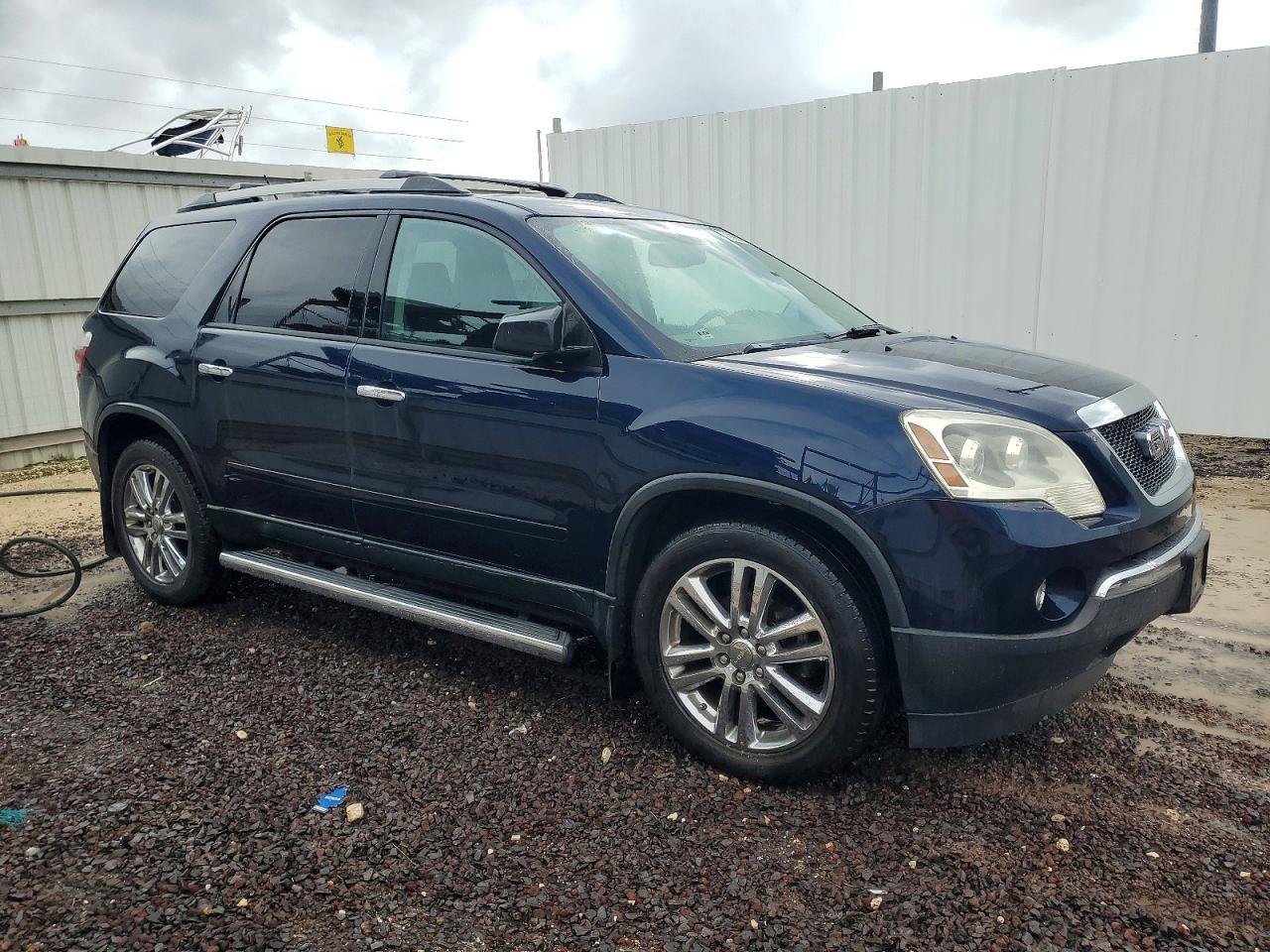 2011 GMC ACADIA SLE photo 4