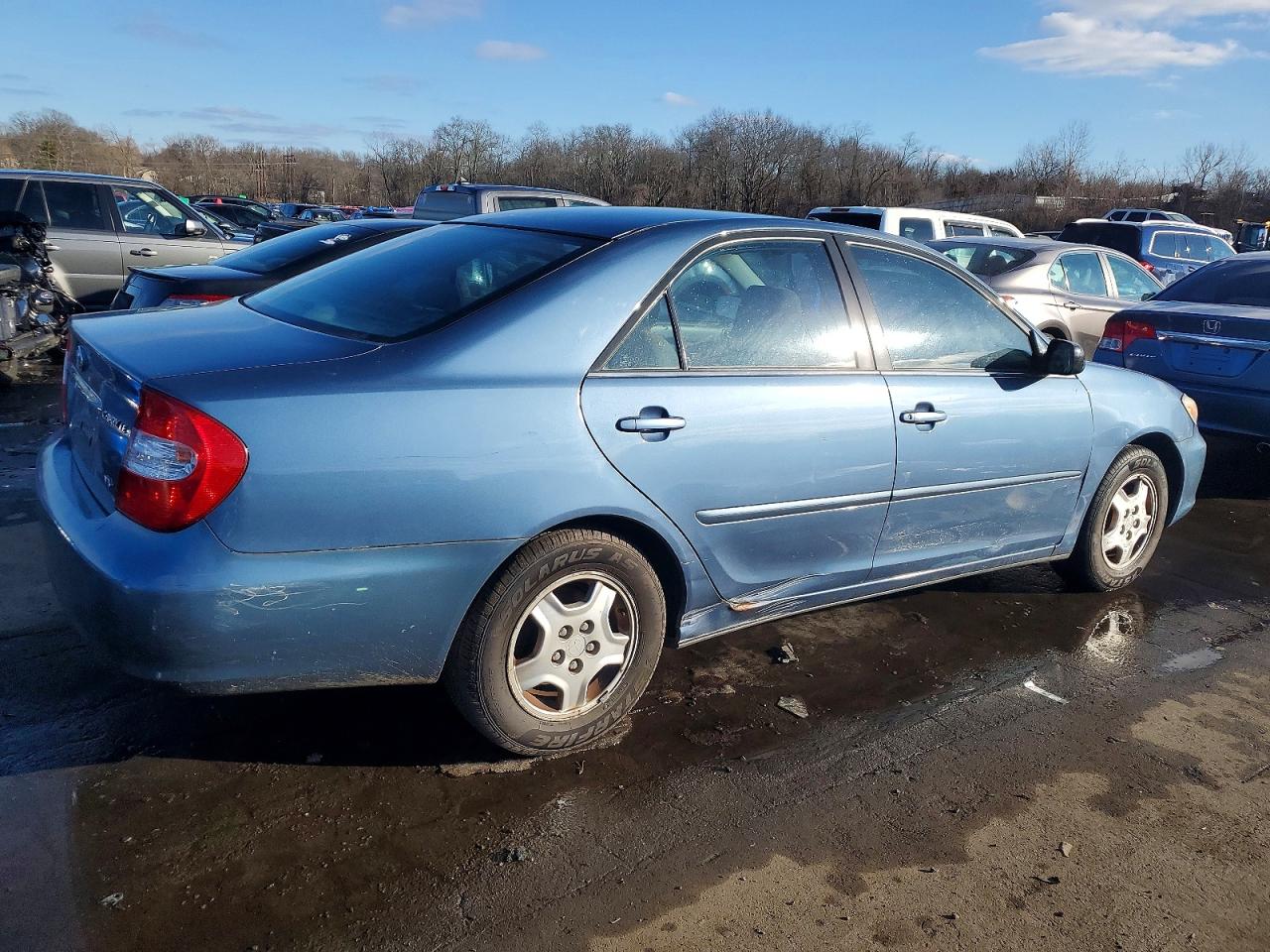 2003 TOYOTA CAMRY LE photo 3