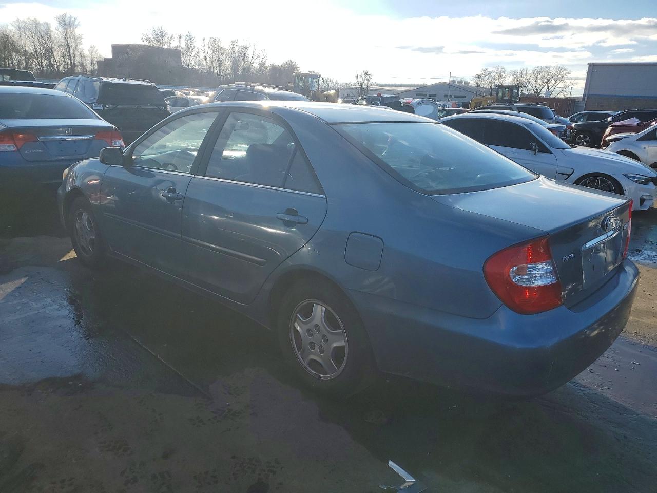 2003 TOYOTA CAMRY LE photo 2