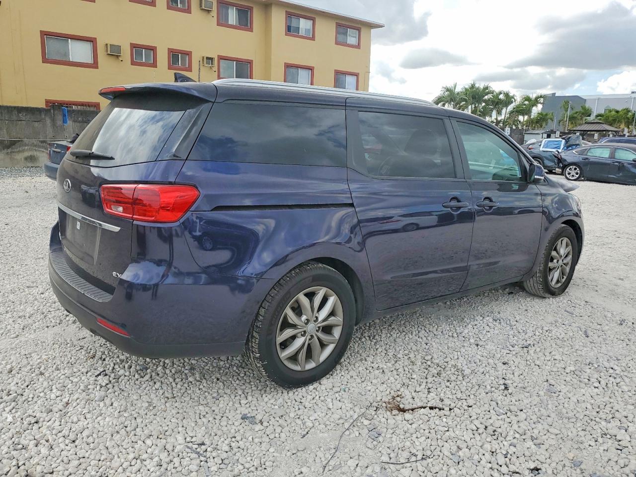2020 KIA SEDONA EX photo 3