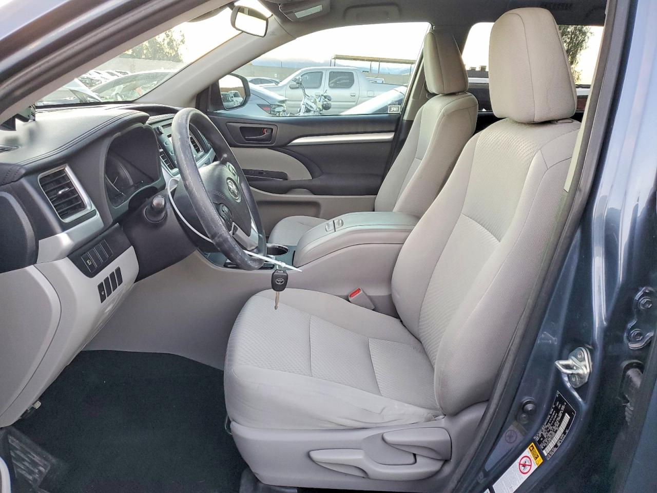 2018 TOYOTA HIGHLANDER LE photo 7