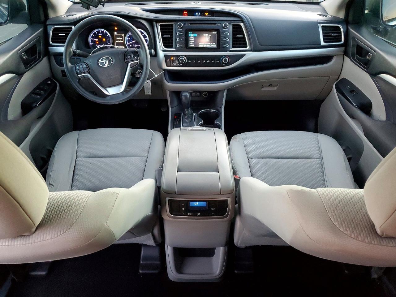 2018 TOYOTA HIGHLANDER LE photo 8