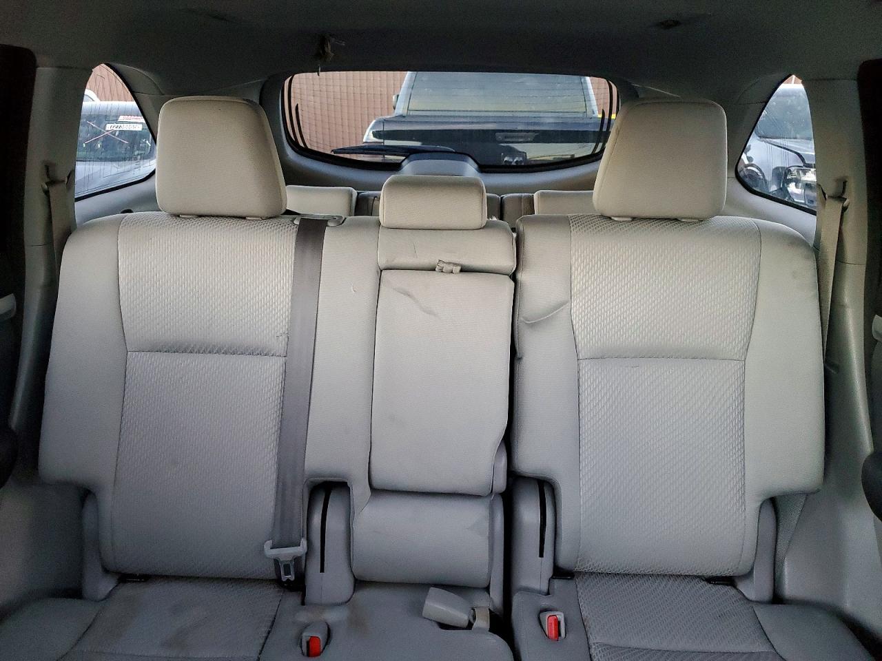 2018 TOYOTA HIGHLANDER LE photo 10