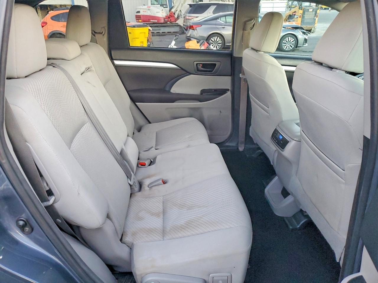 2018 TOYOTA HIGHLANDER LE photo 11