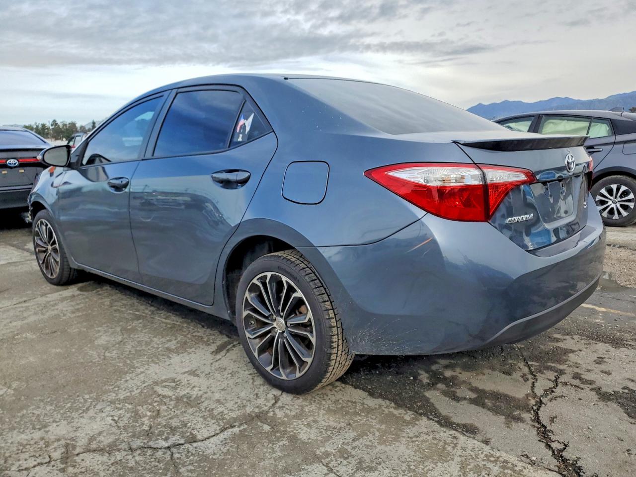 2015 TOYOTA COROLLA L photo 2
