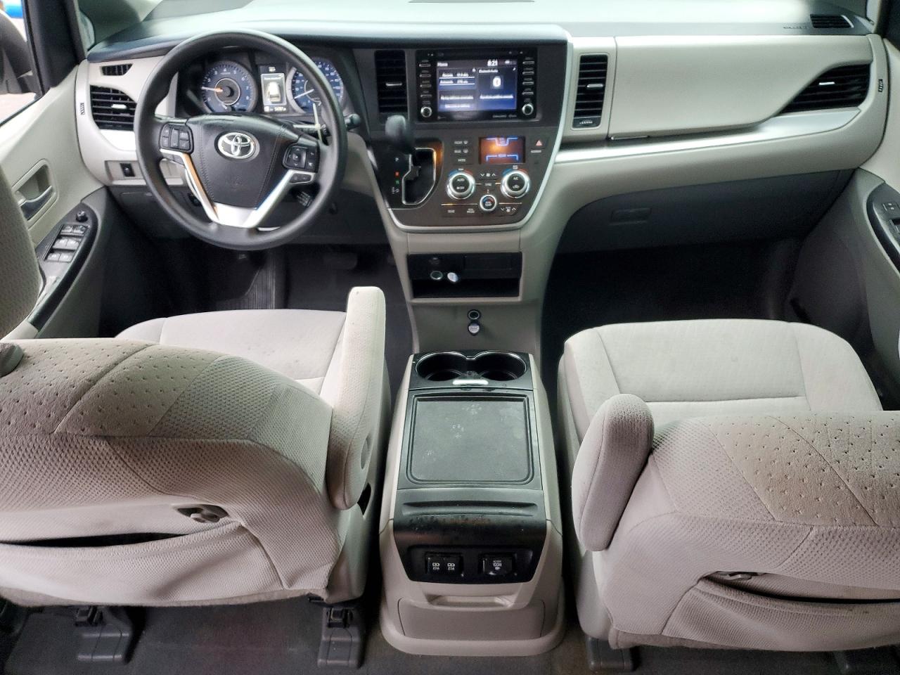 2020 TOYOTA SIENNA LE photo 15