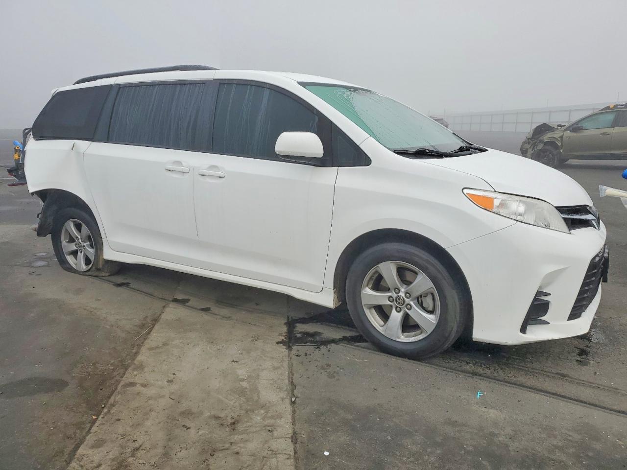2020 TOYOTA SIENNA LE photo 7