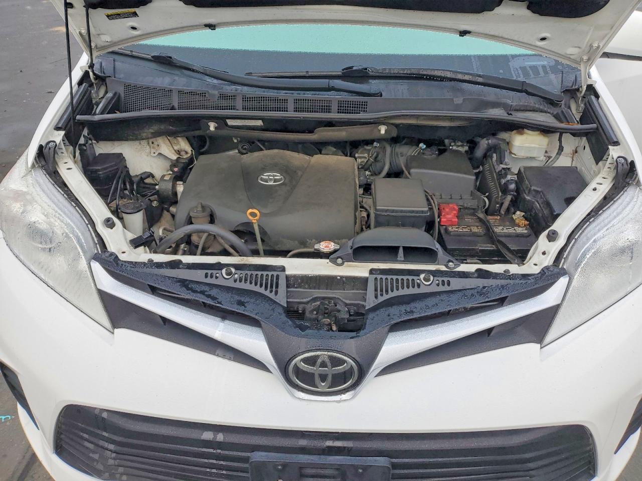 2020 TOYOTA SIENNA LE photo 23