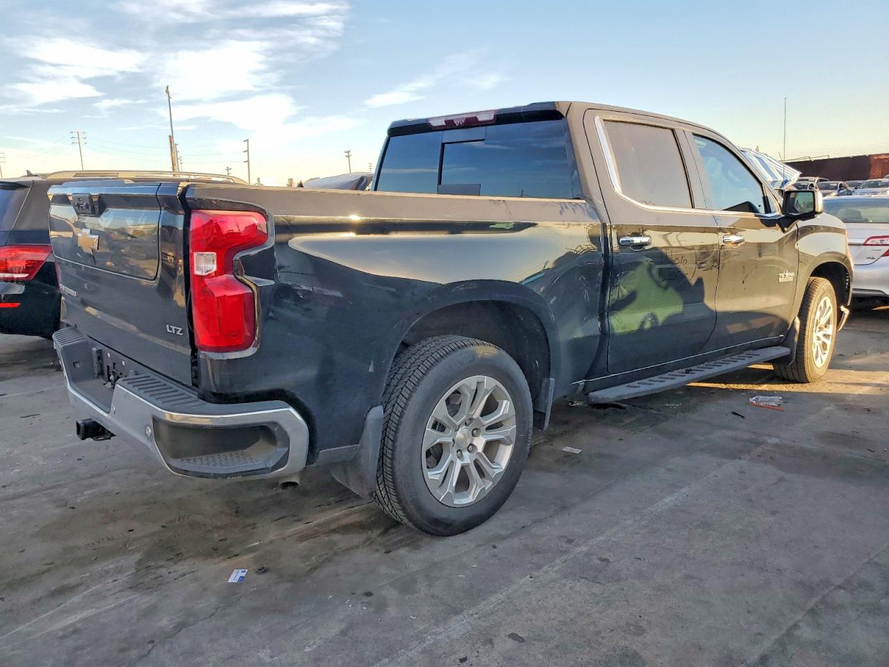 2023 CHEVROLET SILVERADO C1500 LTZ photo 3
