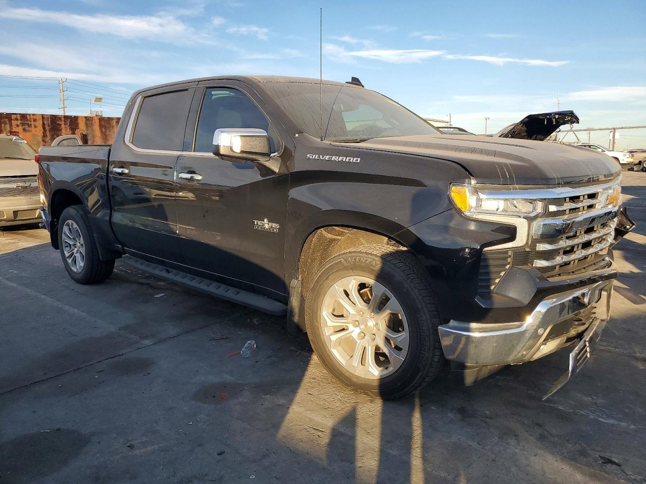 2023 CHEVROLET SILVERADO C1500 LTZ photo 4