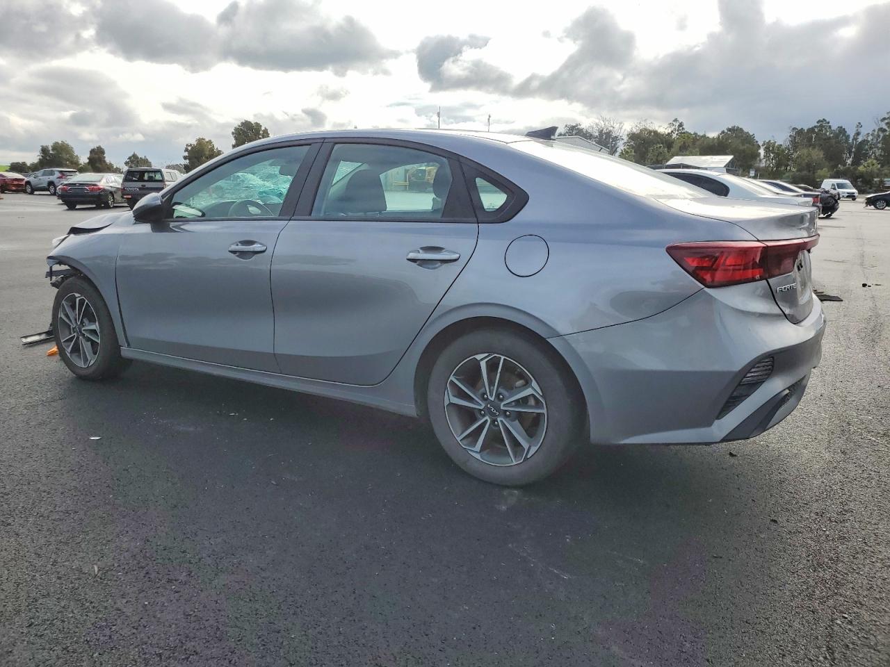 2023 KIA FORTE LX photo 2