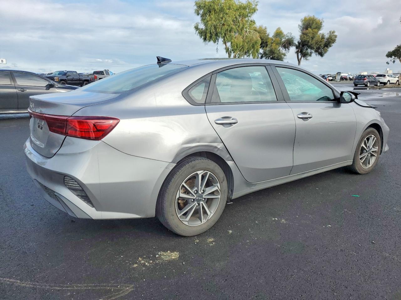 2023 KIA FORTE LX photo 3