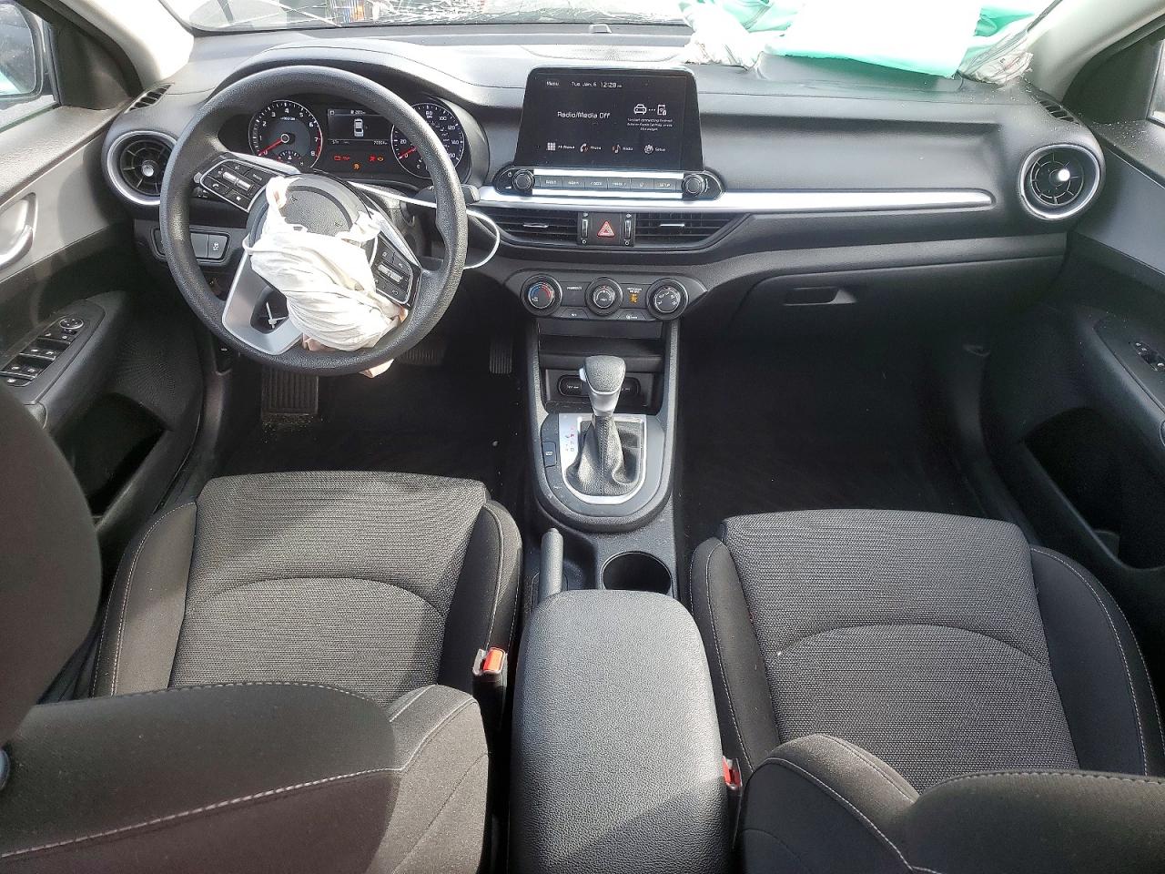 2023 KIA FORTE LX photo 8