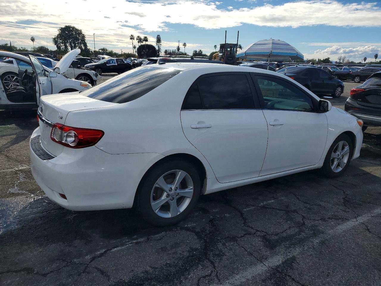2013 TOYOTA COROLLA BASE photo 3