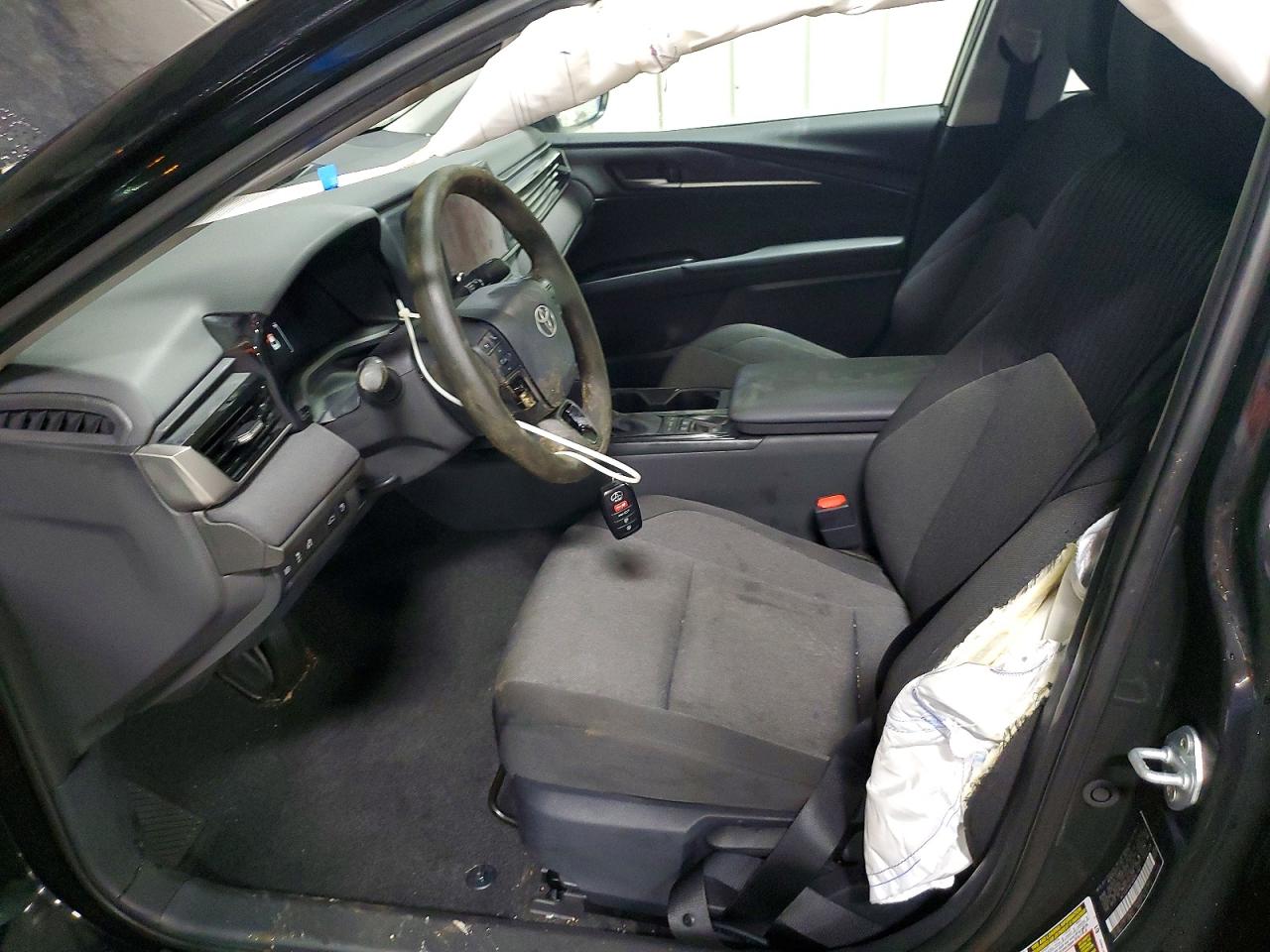 2025 TOYOTA CAMRY LE photo 7