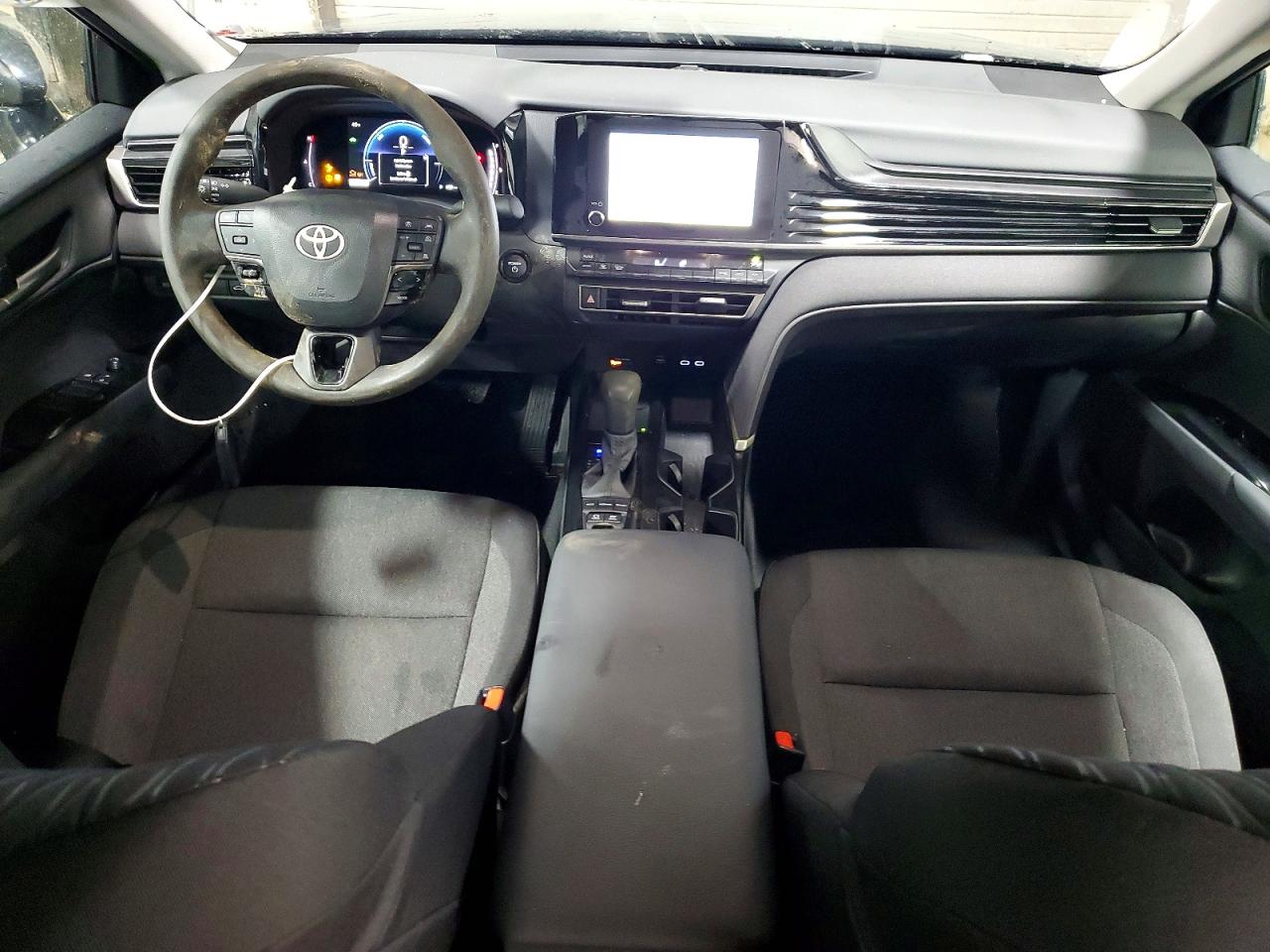 2025 TOYOTA CAMRY LE photo 8
