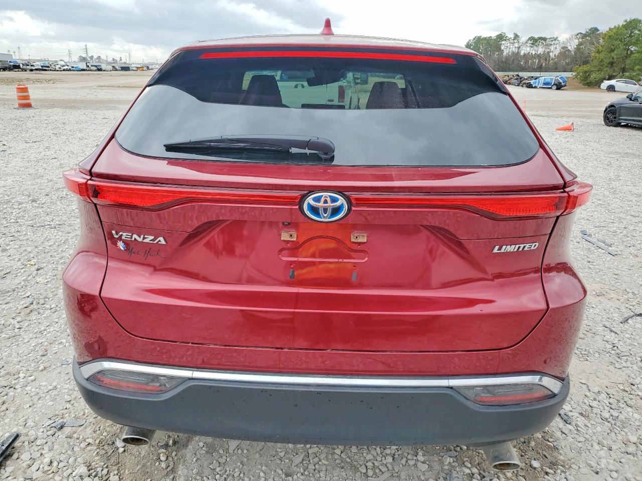 2024 TOYOTA VENZA LE photo 6