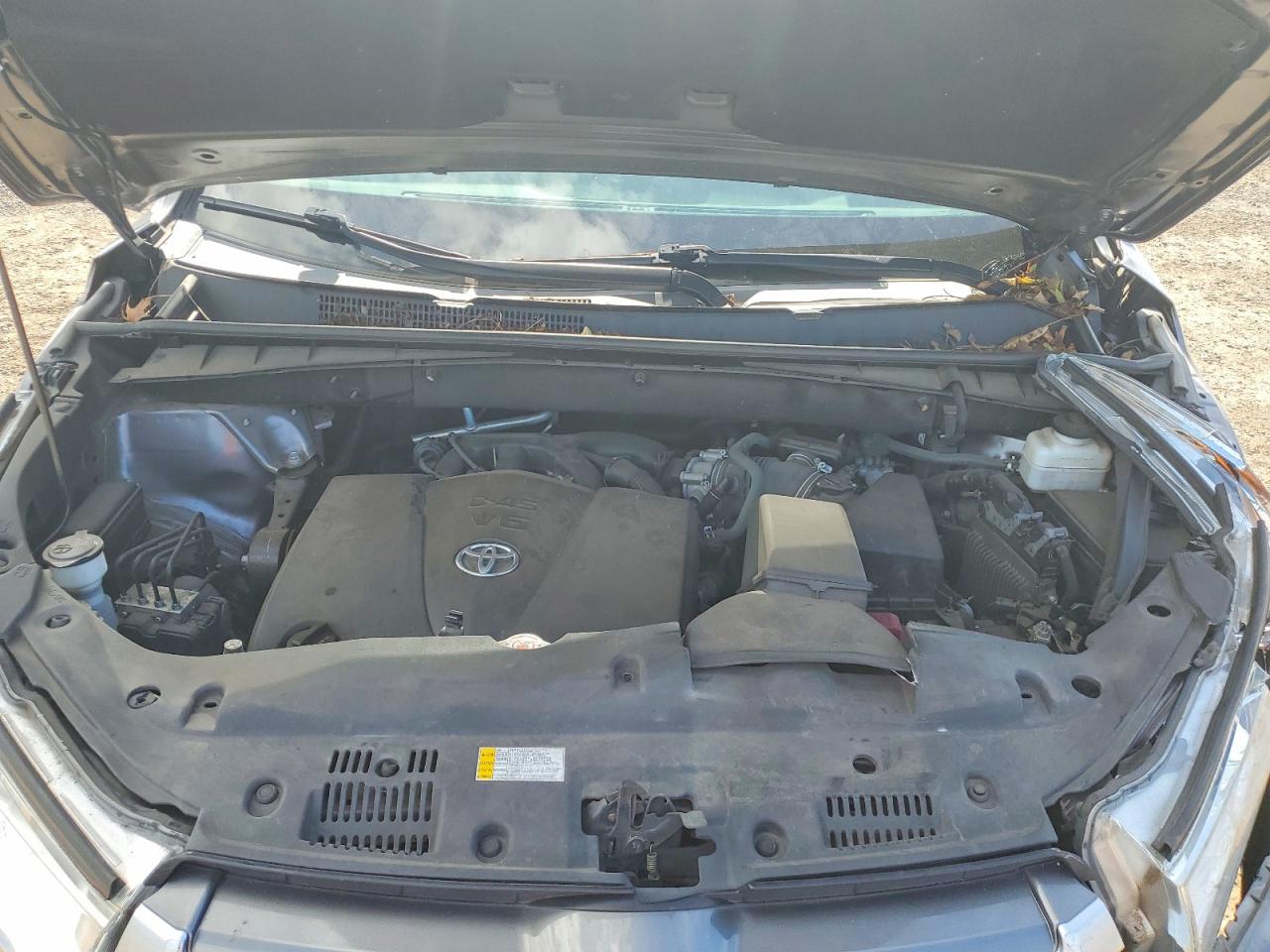 2019 TOYOTA HIGHLANDER SE photo 12