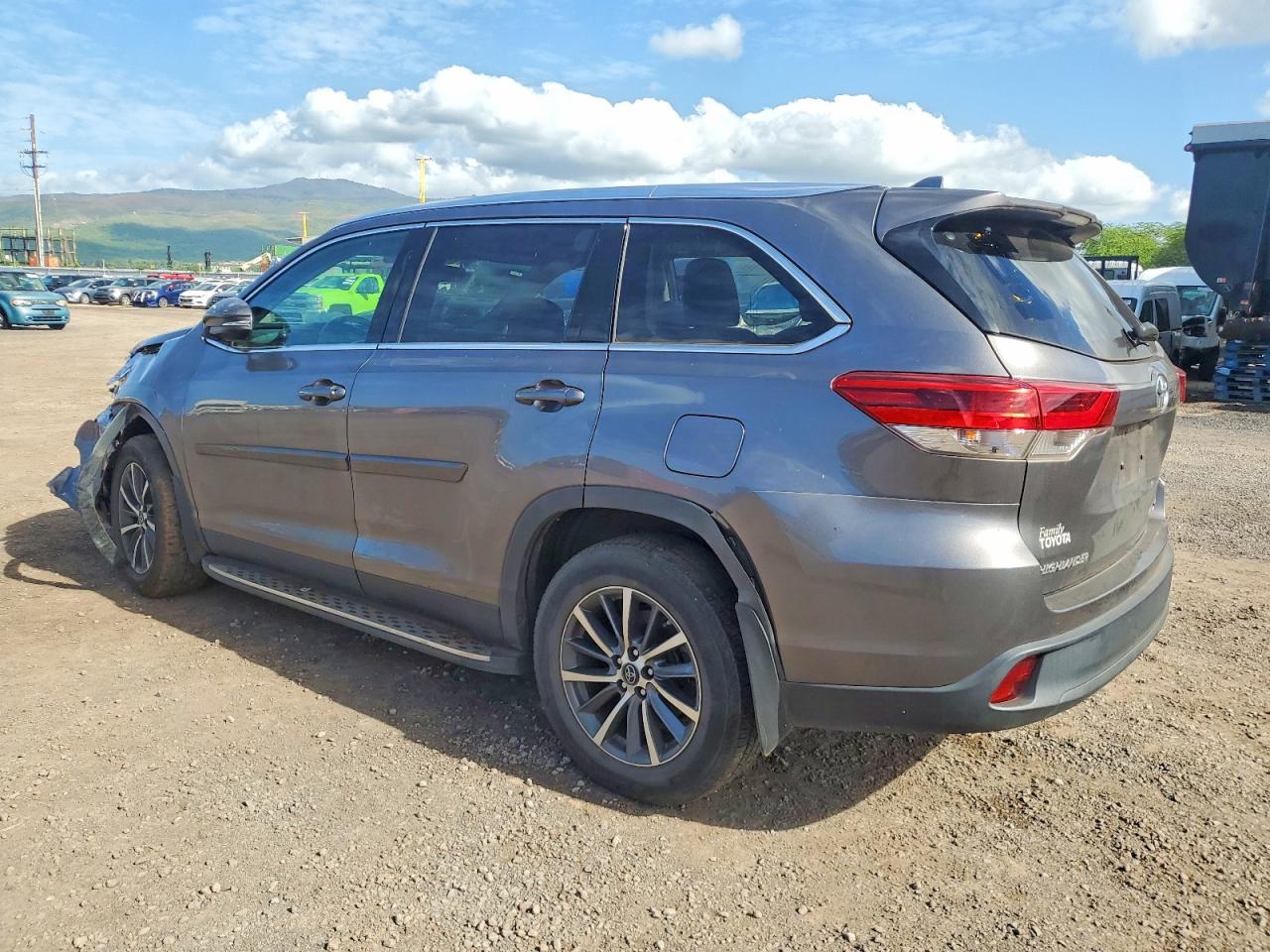 2019 TOYOTA HIGHLANDER SE photo 2