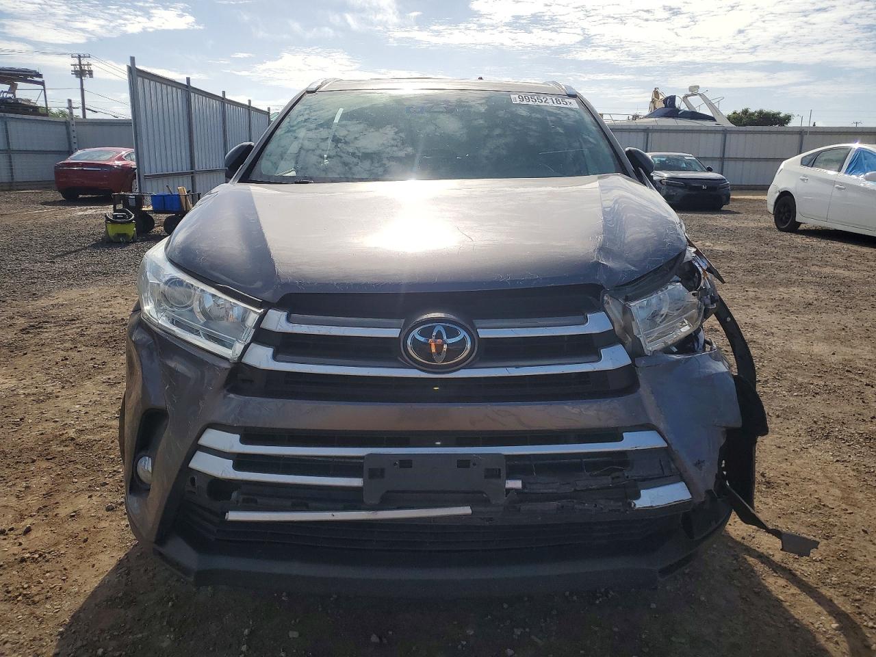 2019 TOYOTA HIGHLANDER SE photo 5