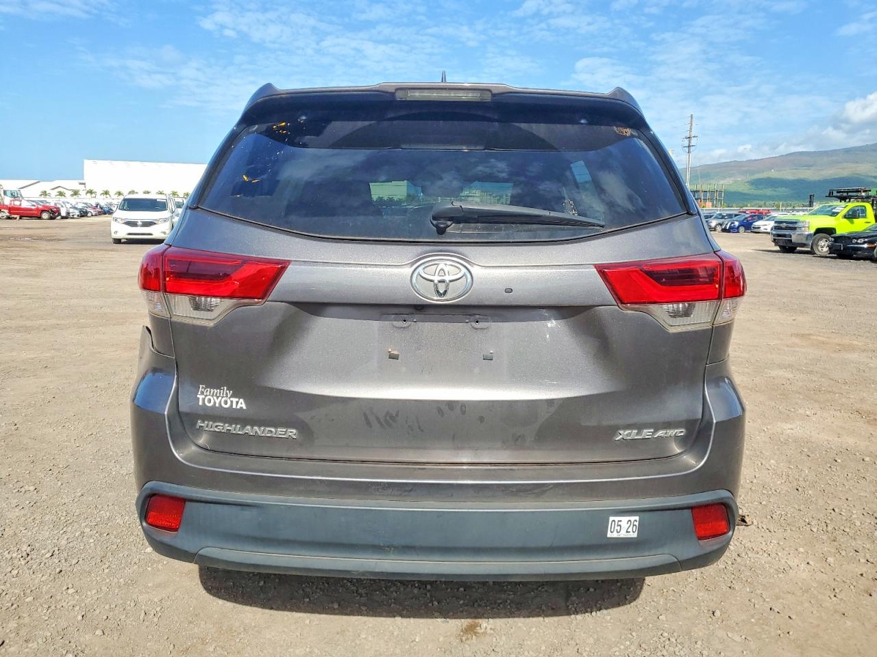 2019 TOYOTA HIGHLANDER SE photo 6