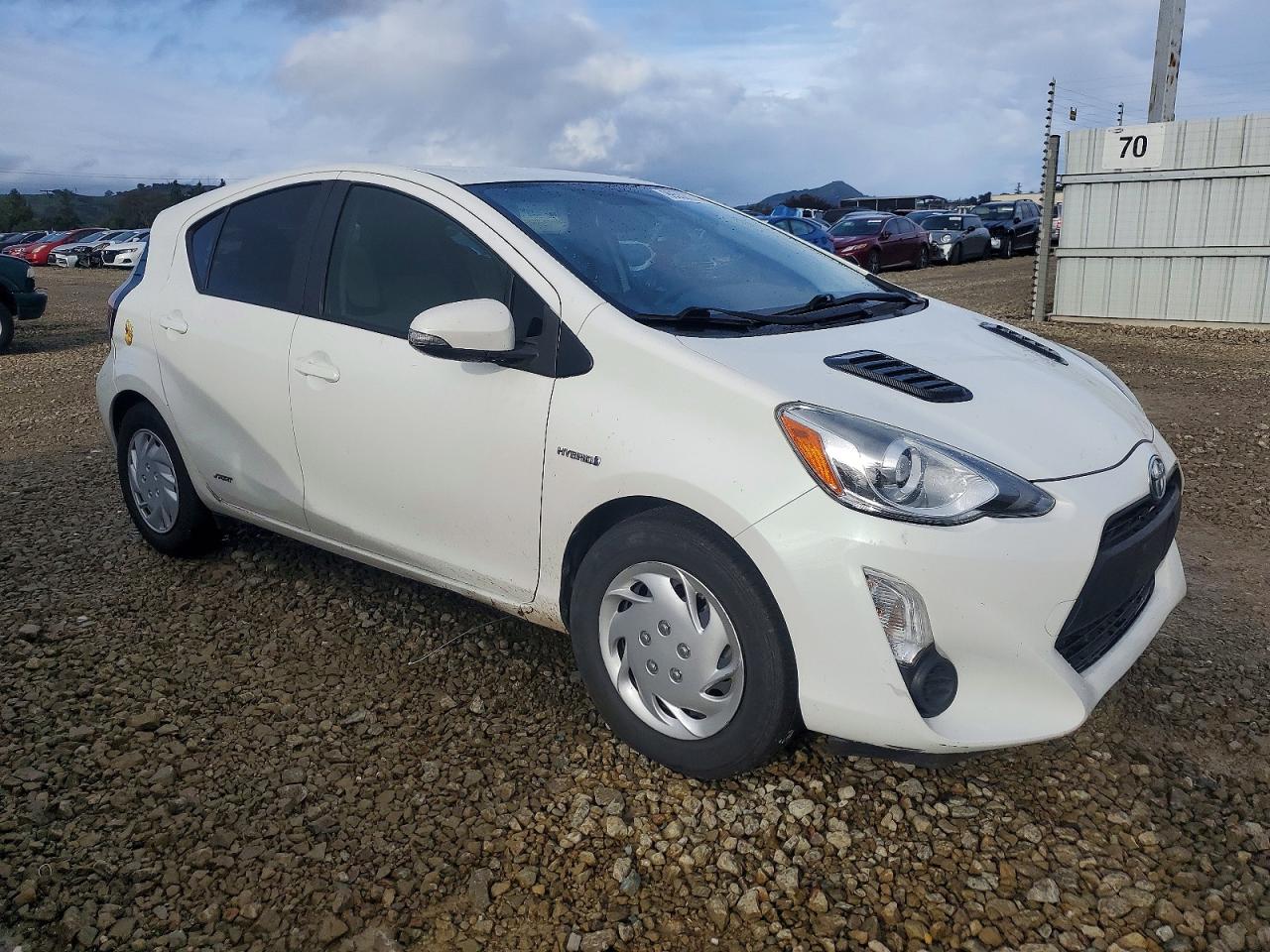 2015 TOYOTA PRIUS C photo 4