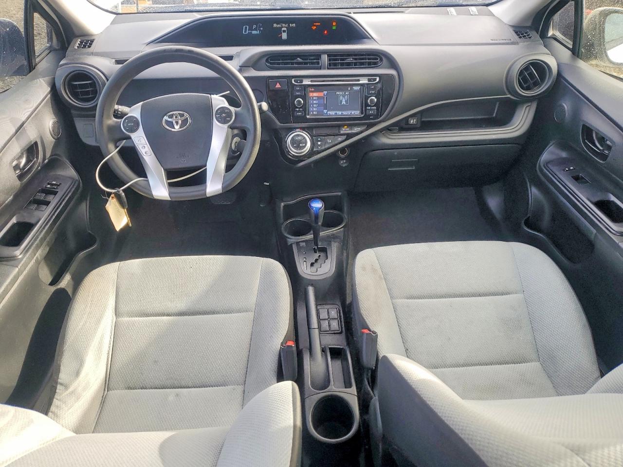 2015 TOYOTA PRIUS C photo 8