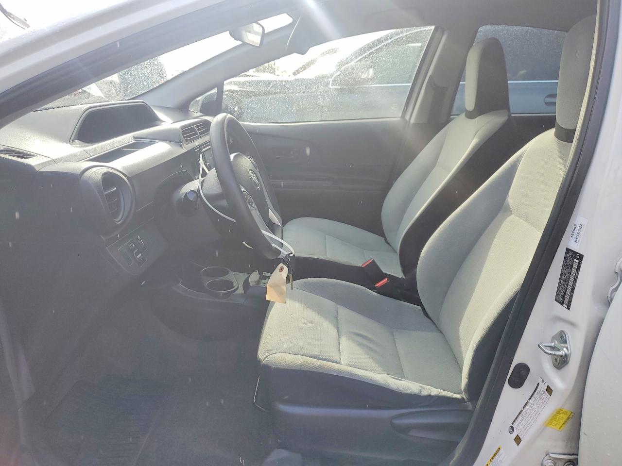 2015 TOYOTA PRIUS C photo 7