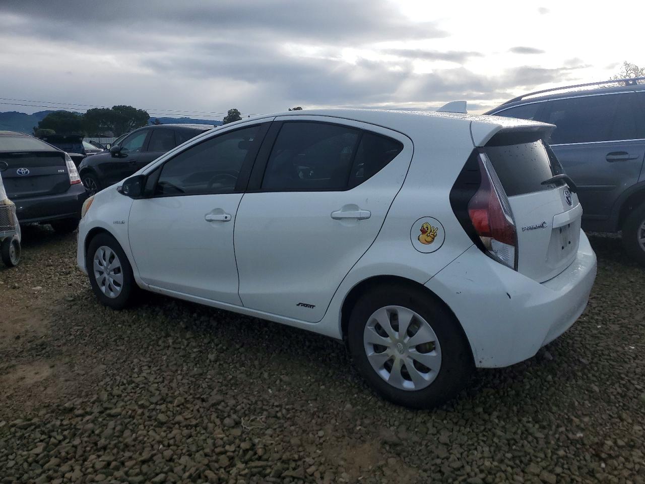 2015 TOYOTA PRIUS C photo 2