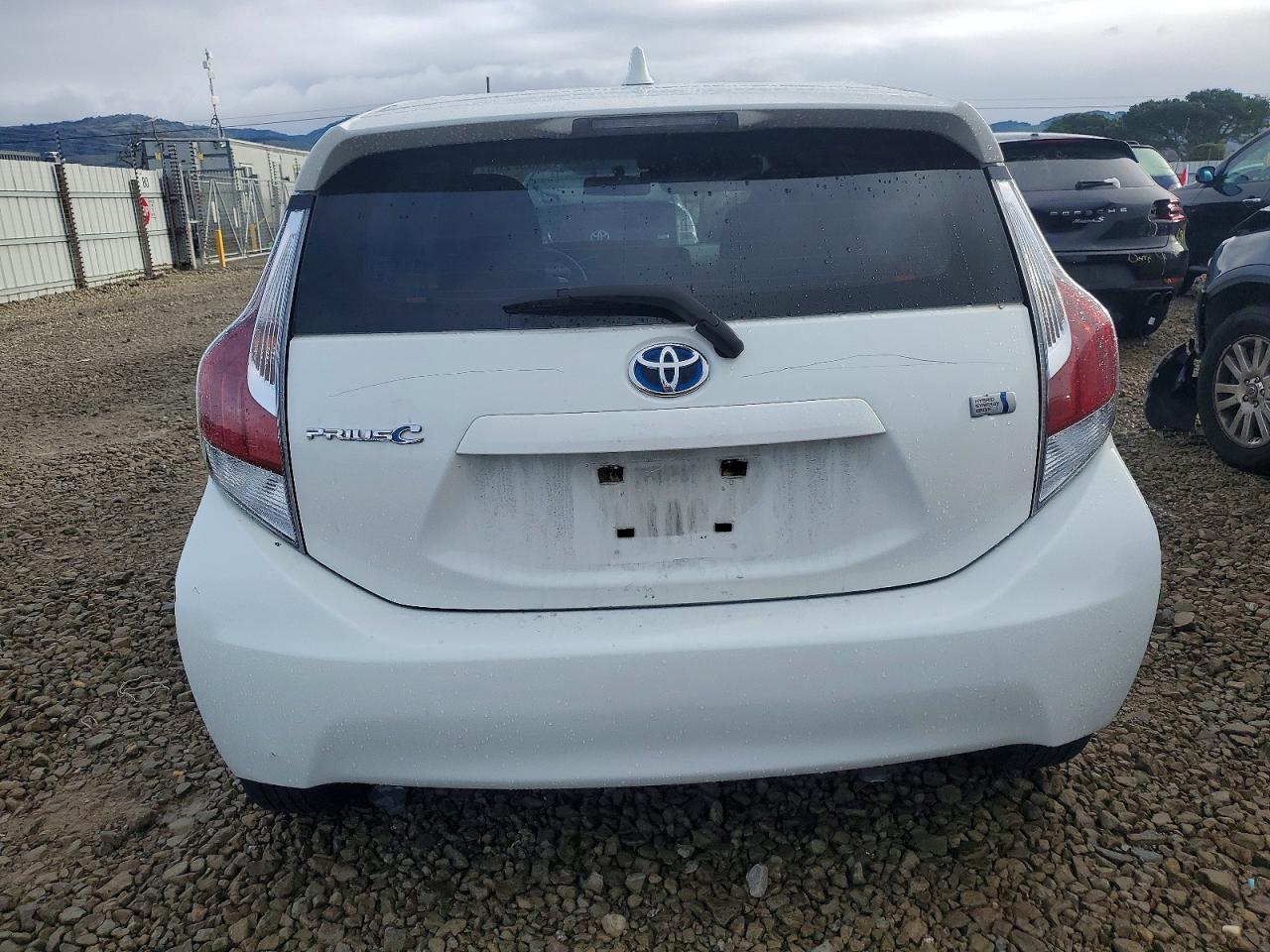 2015 TOYOTA PRIUS C photo 6