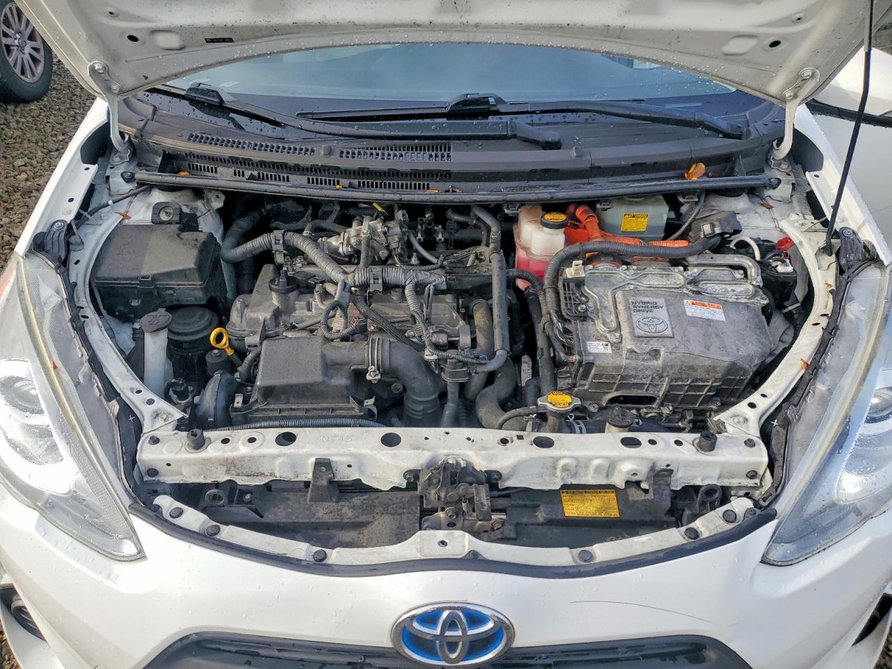 2015 TOYOTA PRIUS C photo 11