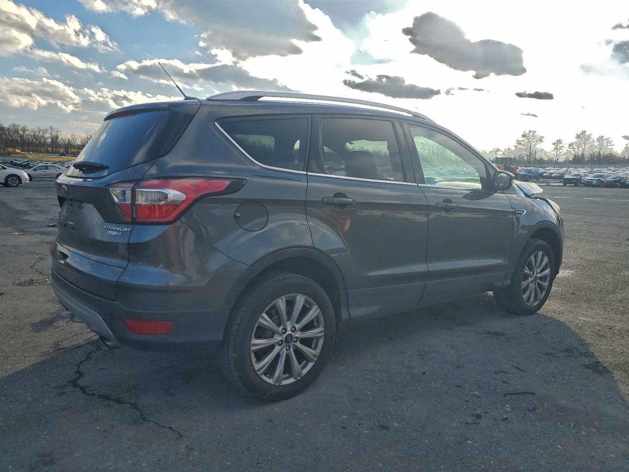 2017 FORD ESCAPE TITANIUM photo 3
