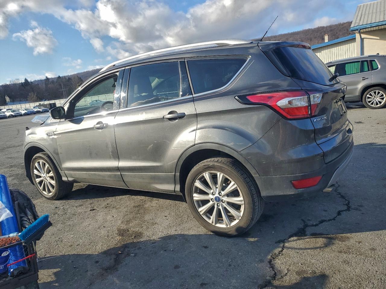 2017 FORD ESCAPE TITANIUM photo 2
