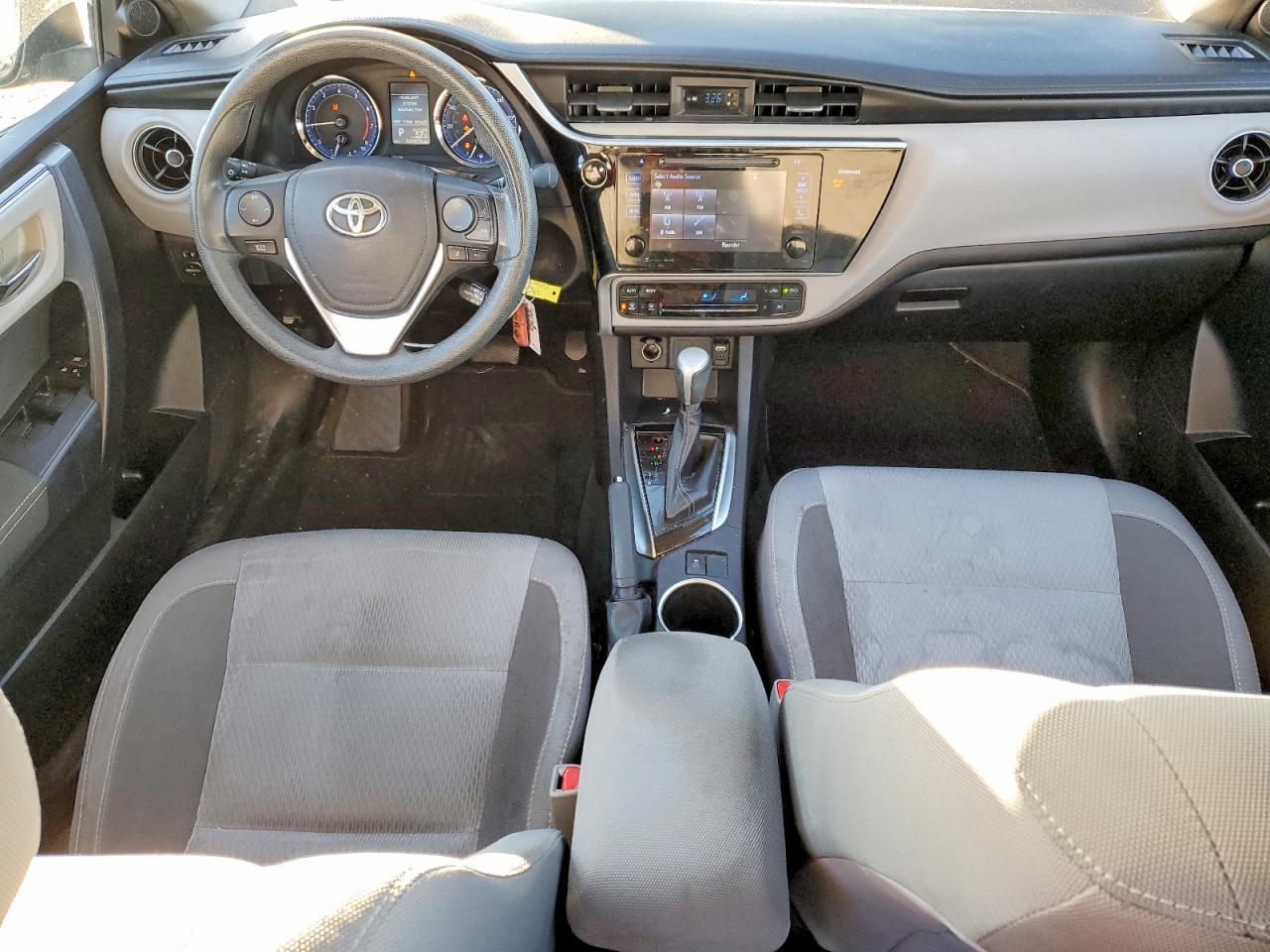 2017 TOYOTA COROLLA L photo 8