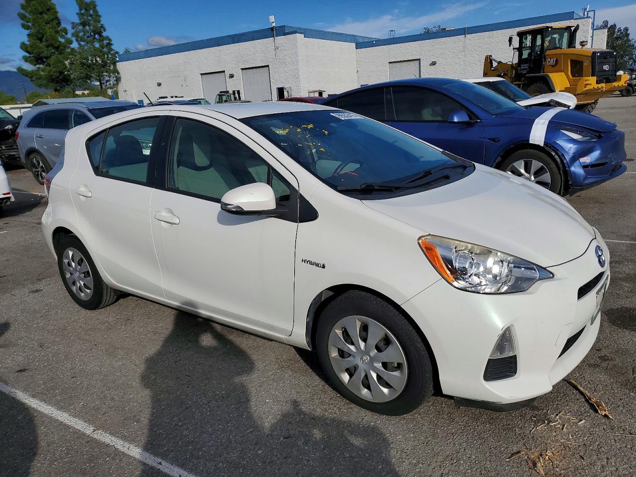 2014 TOYOTA PRIUS C photo 4