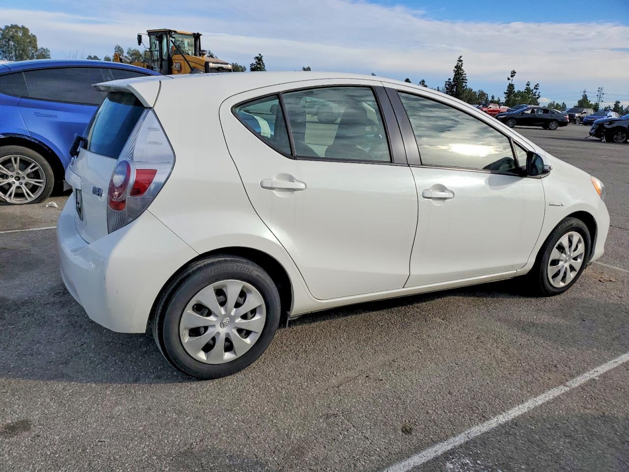 2014 TOYOTA PRIUS C photo 3