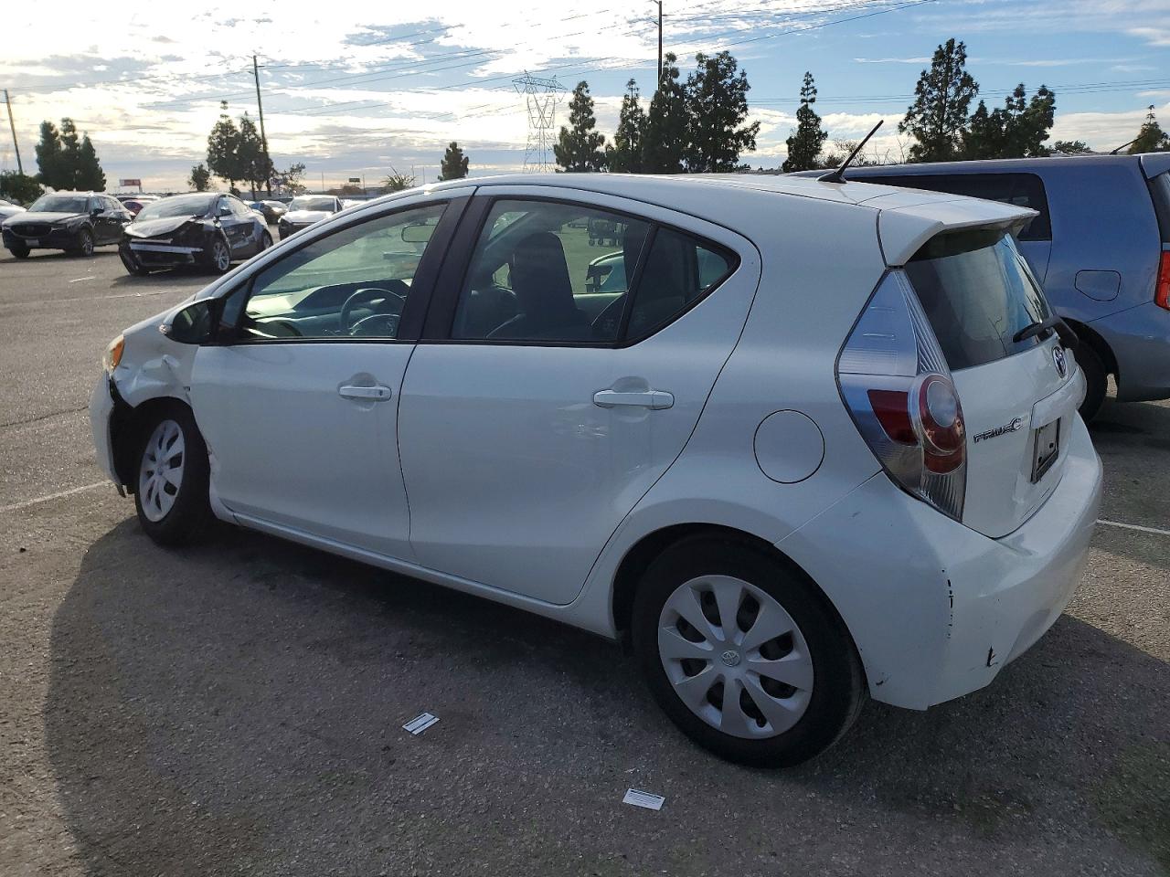 2014 TOYOTA PRIUS C photo 2
