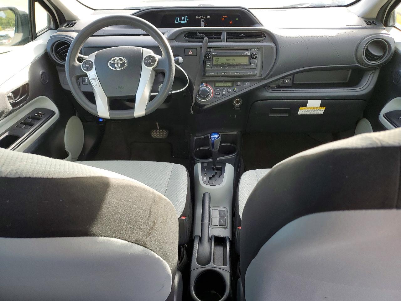 2014 TOYOTA PRIUS C photo 8