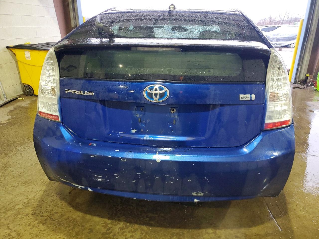 2011 TOYOTA PRIUS photo 6
