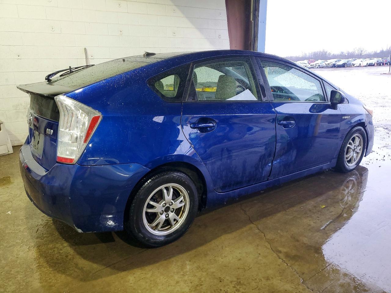 2011 TOYOTA PRIUS photo 3