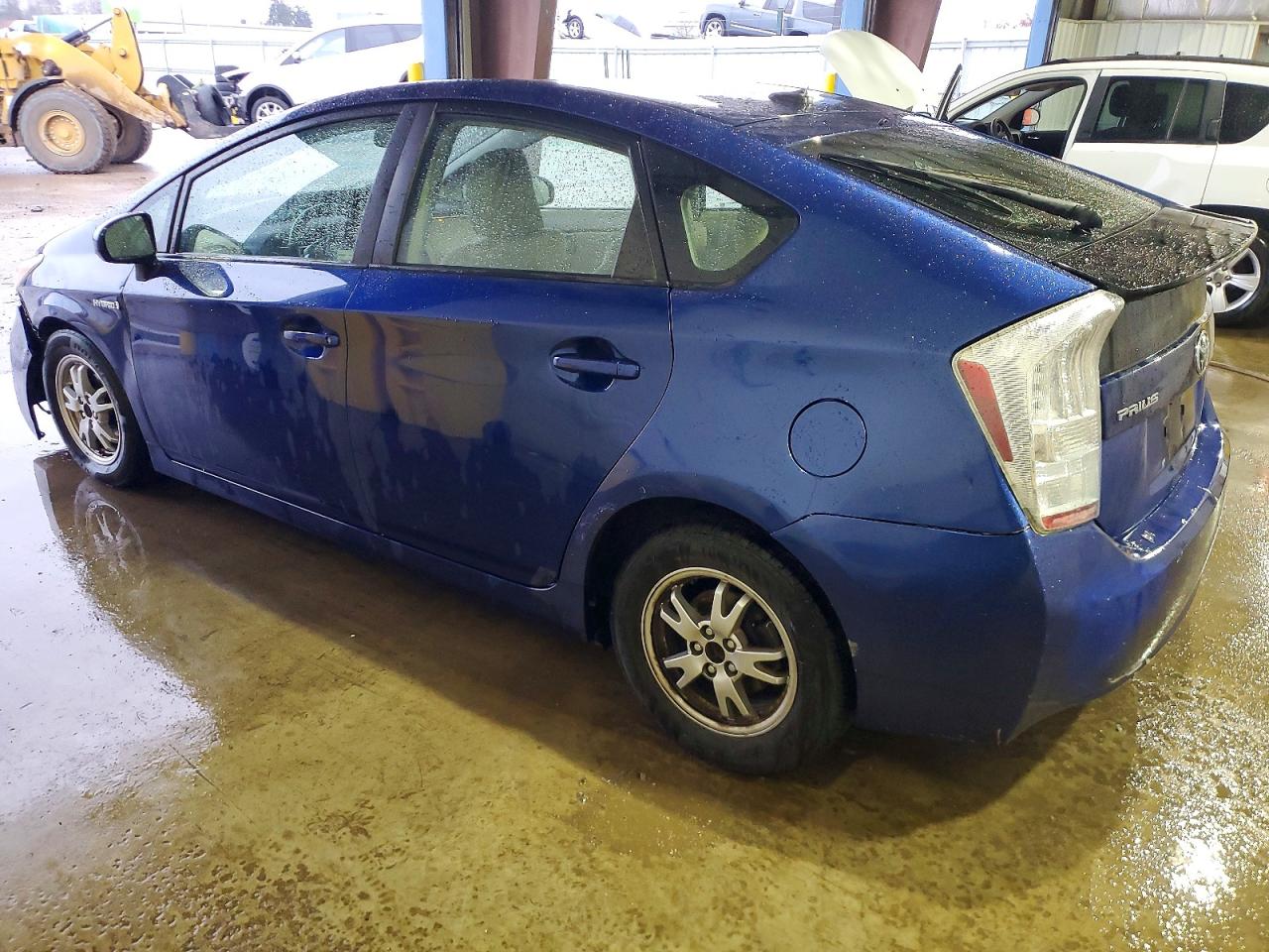 2011 TOYOTA PRIUS photo 2