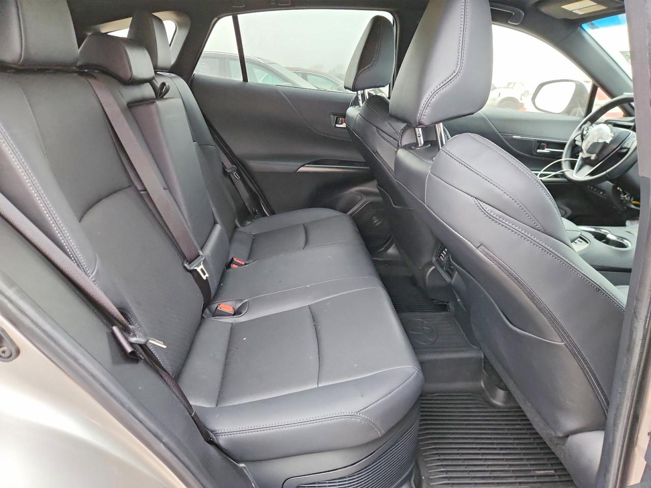 2024 TOYOTA VENZA LE photo 10