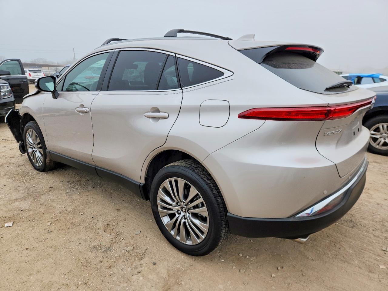 2024 TOYOTA VENZA LE photo 2