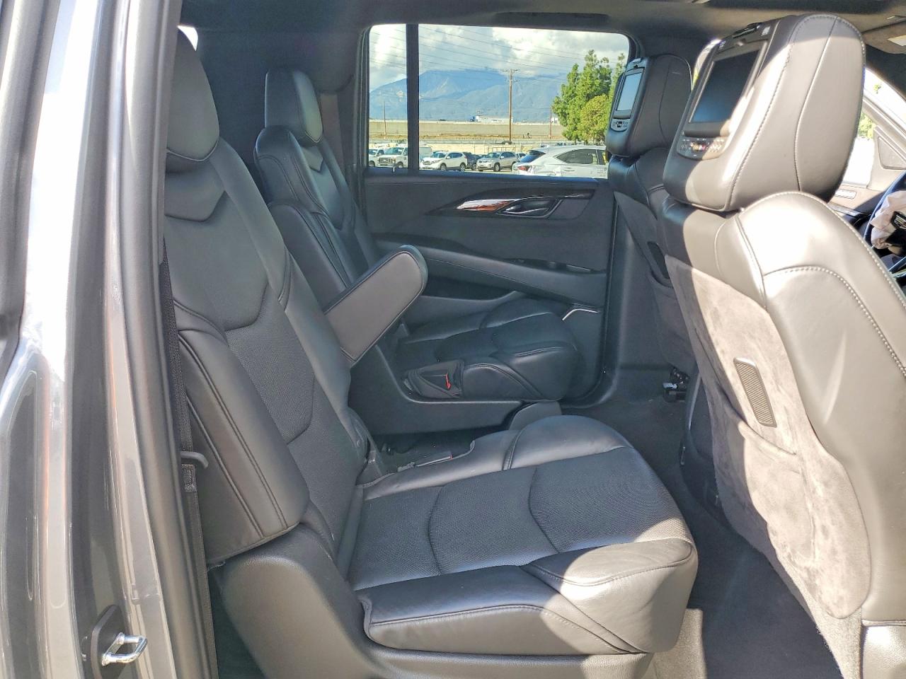 2019 CADILLAC ESCALADE ESV PLATINUM photo 11