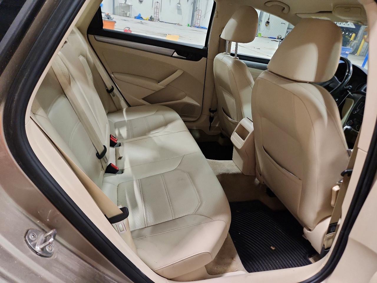 2015 VOLKSWAGEN PASSAT photo 19