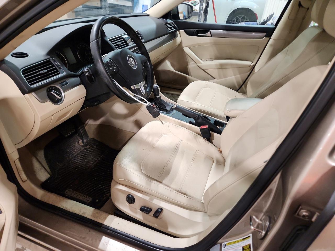 2015 VOLKSWAGEN PASSAT photo 13